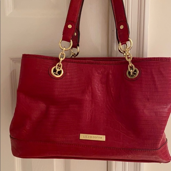 Liz Claiborne Handbags - Beautiful Red Liz Claiborne Purse.Great for Fall🍂